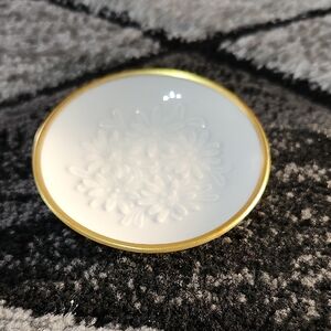 SUISSE LANGETHAL FRANKLIN MINT EMBOSSED FLORAL GOLD-TONE MINI COLLECTOR PLATE